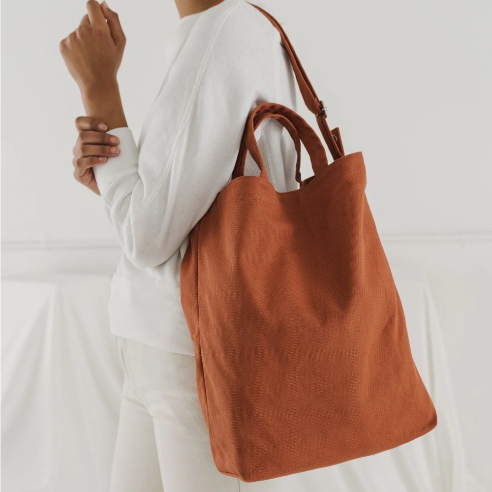 baggu duck tote in burnt orange
